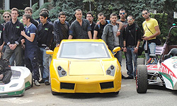 کسب مقام نخست دانشگاه آزاد قزوین در ساخت خودرو هیبریدی